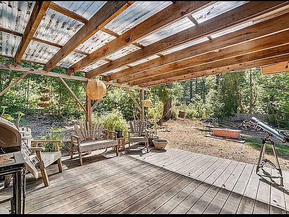 4th image of 227 Evergreen Way