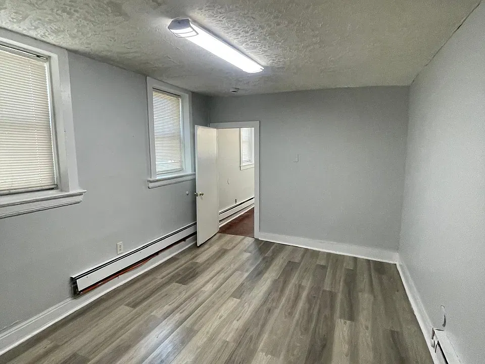 202 Ridgewood Ave #BASEMENT