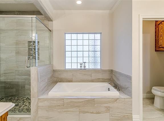 4th image of 204 Driftwood Pl