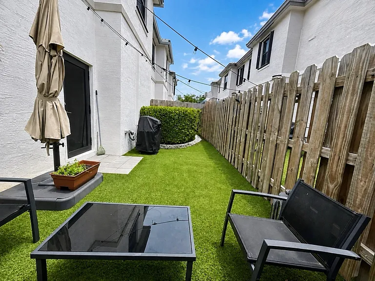 519 SW 19th Ter — Photo 41