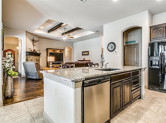 4th image of 320 Andrews Ct