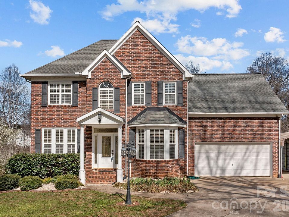 1st image of 151 Saint Martins Ln