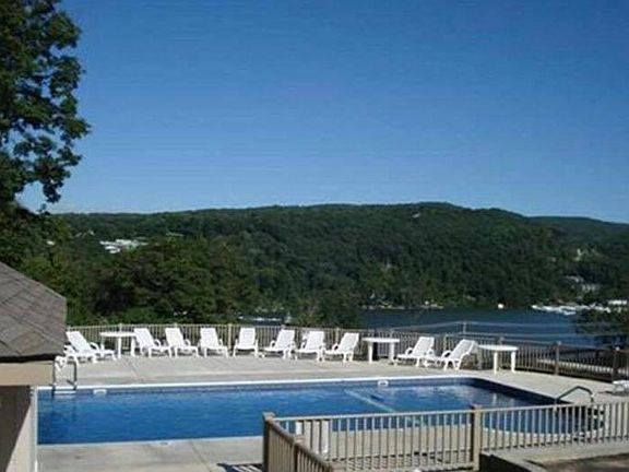 4th image of 22 Waterside Dr