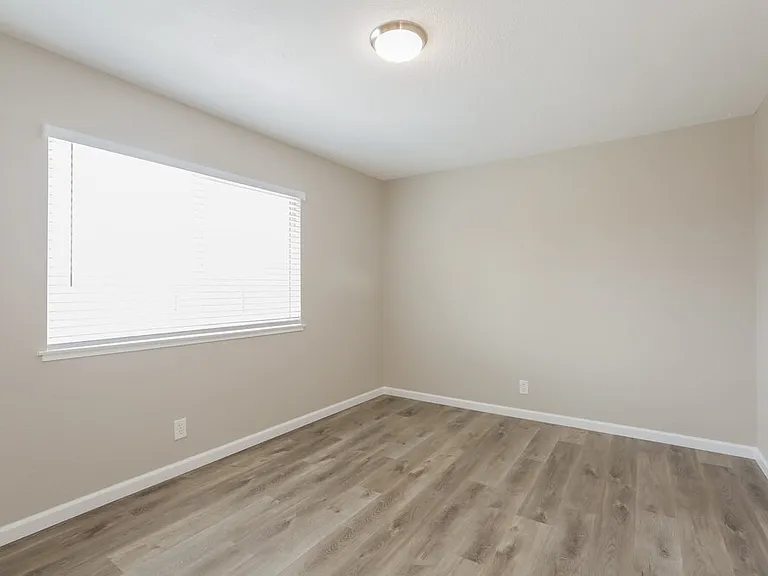 8116 Eginton Ave — Photo 13