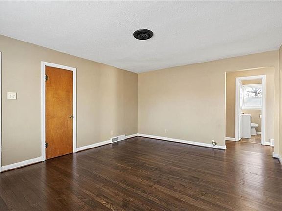 5th image of 2319 S Cedar Ave
