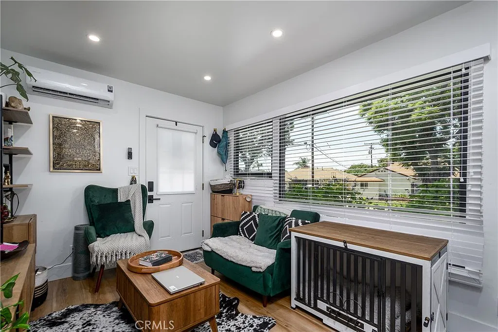 1 bed, 333 sqft, $2,300 — Photo 4