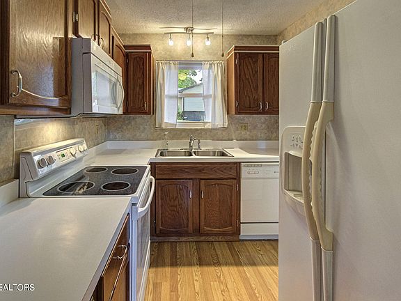 3rd image of 418 Biltmore Dr