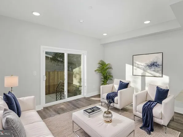 1302 N Marshall St, Philadelphia, PA 19122