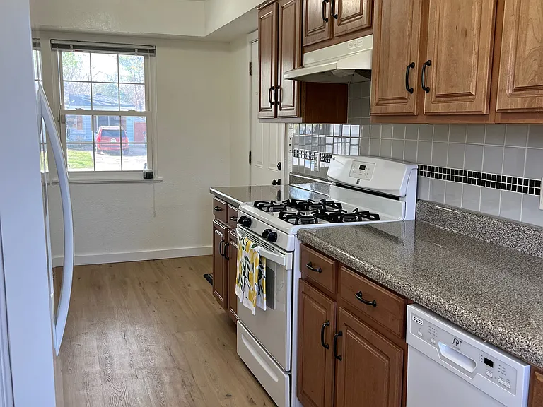 118 Nichols St — Photo 5