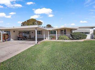 904 Sunset Cir, Tavares, FL 32778