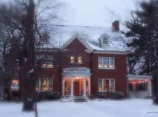 2645 E Overlook Rd, Cleveland Heights, OH 44106