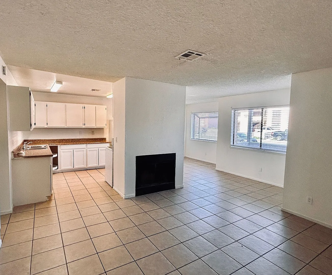 6217 Yerba Ln — Photo 2