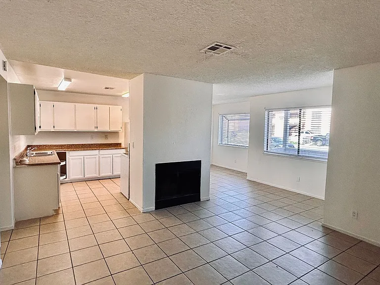 6217 Yerba Ln — Photo 2