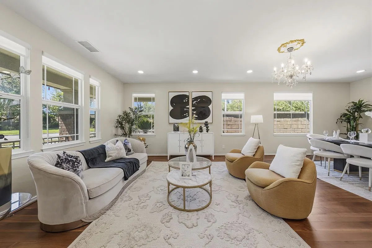 6 bed, 3.0 bath, 3806 sqft, $4,800 — Photo 2