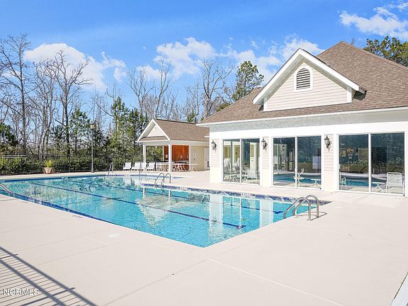 5th image of 588 Hearthside Drive SE