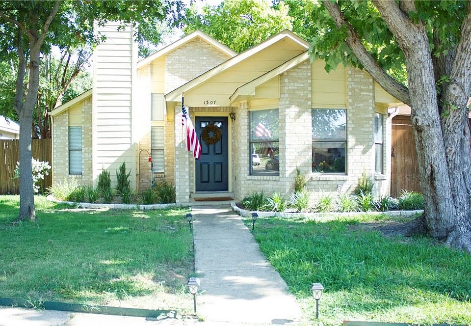 1st image of 1307 Maplewood Dr
