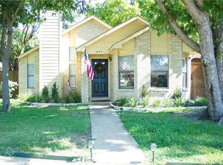 1307 Maplewood Dr, Lewisville, TX 75067