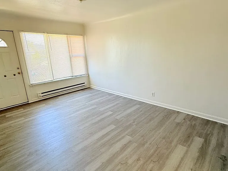 415 11th Street Pl — Photo 3
