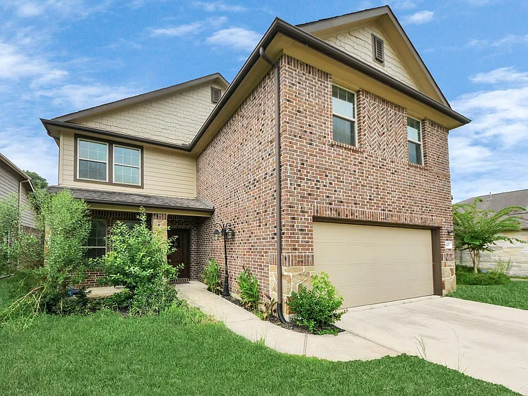 1437 Northwood Springs Dr — Photo 42