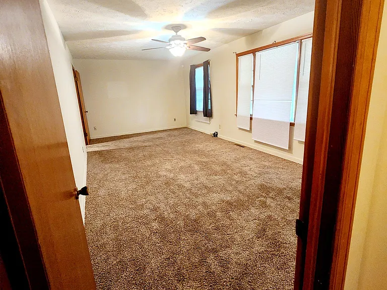 107 Grant St — Photo 4