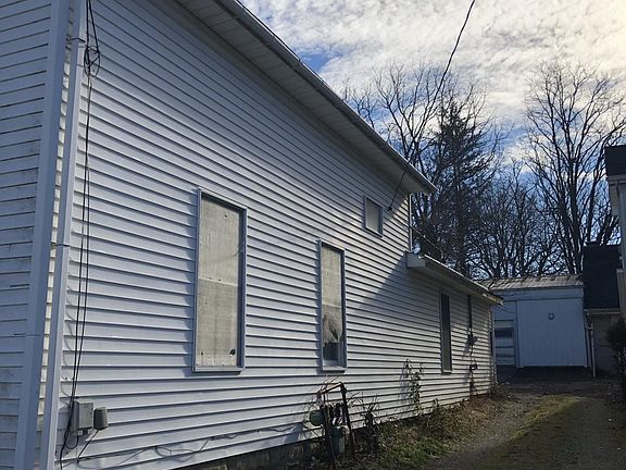 2nd image of 231 W 3rd St