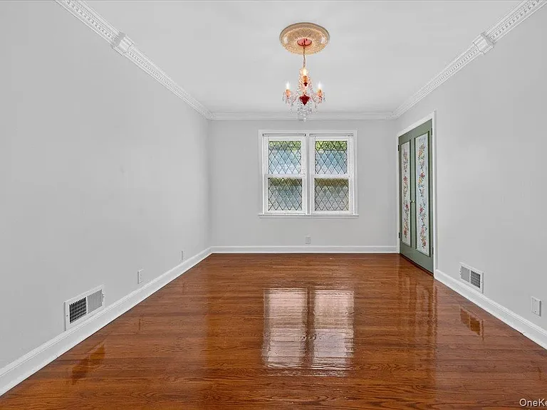 1155 Webster Ave — Photo 10