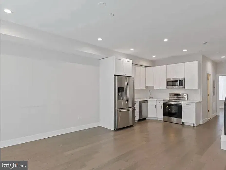 3 bed, 2.0 bath, 2070 sqft, $1,800 — Photo 1