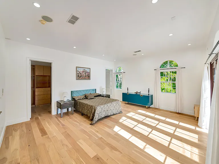 7735 Wilbur Ave — Photo 81