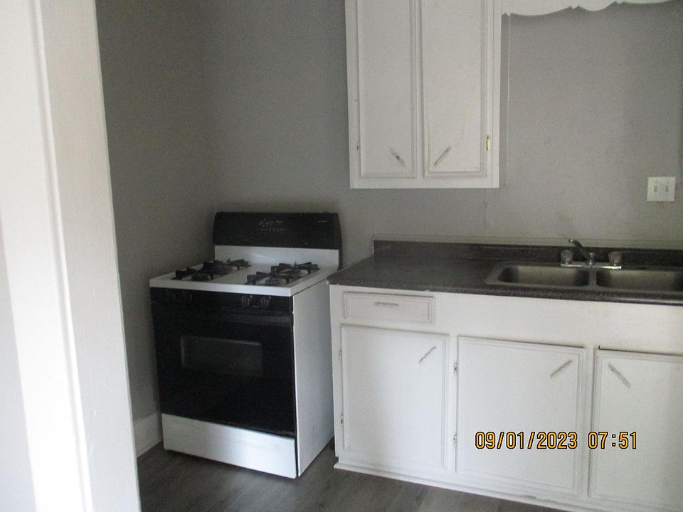1st image of 611 2nd St N APT 1