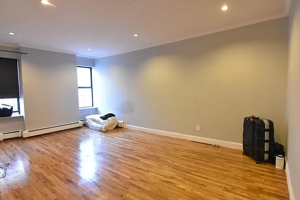 Rented by Clove Realty LLC | media 4