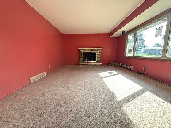 4th image of 932 Marion Ln