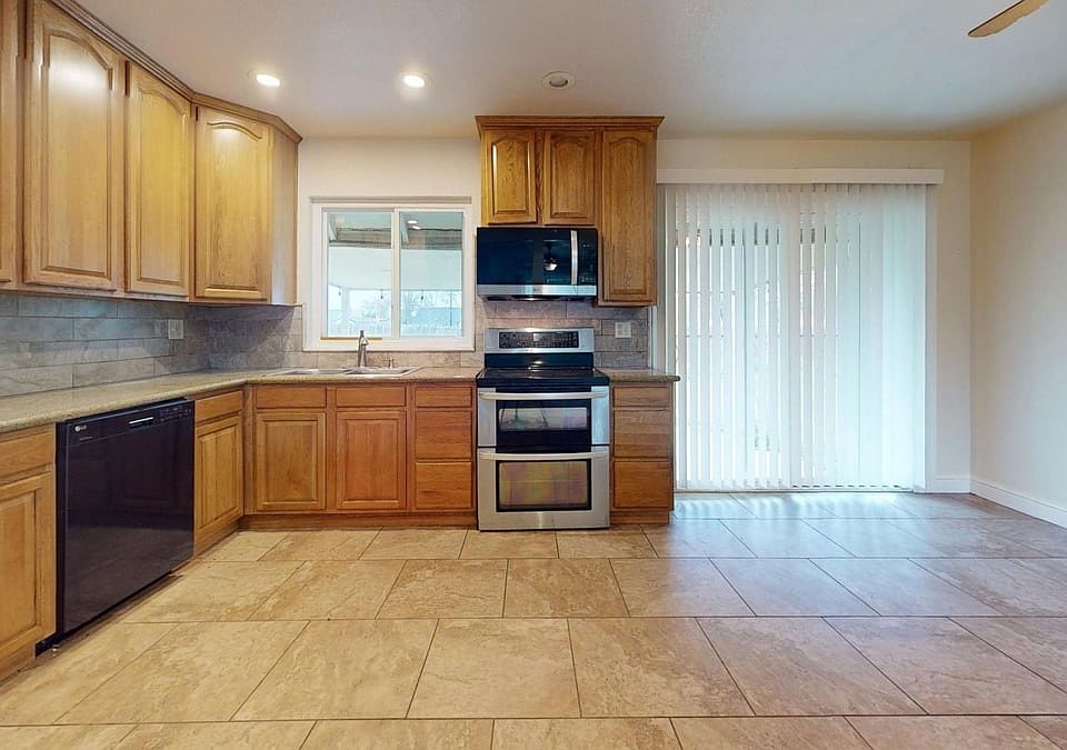 1st image of 1015 Tenaya Ct