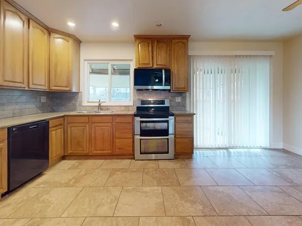 1015 Tenaya Ct, Manteca, CA 95337