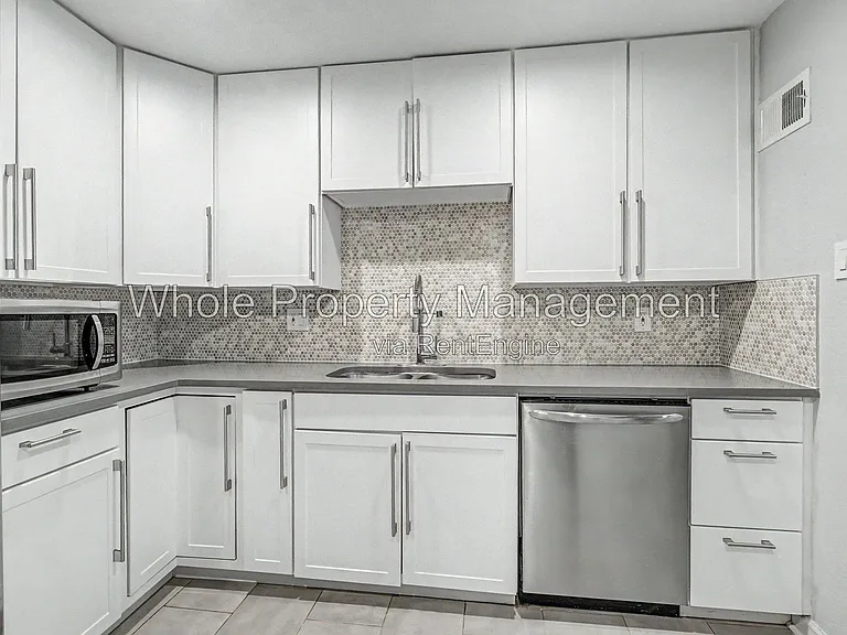 2991 Hudson St — Photo 9