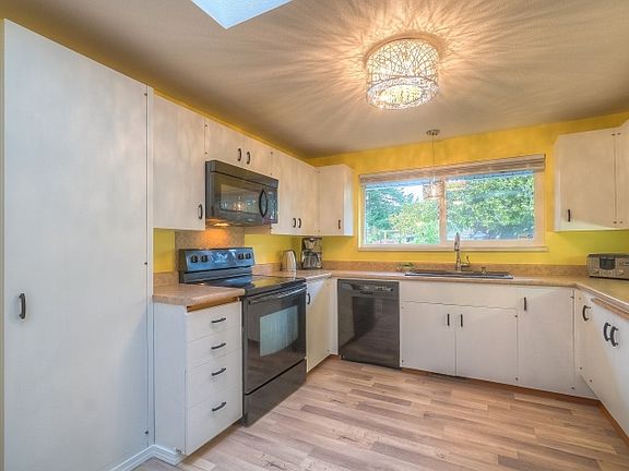 5th image of 10918 Glenwood Dr SW