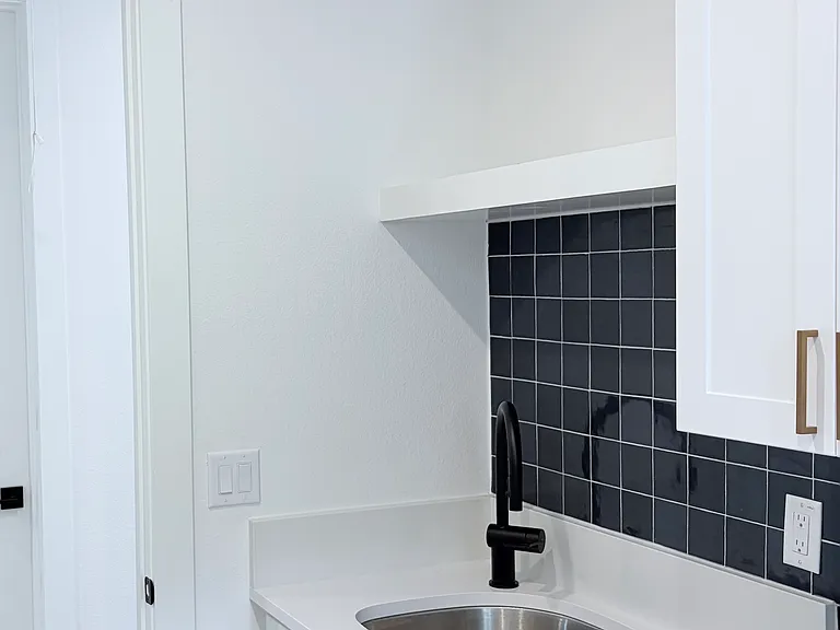 8015 Lazy Ln — Photo 28