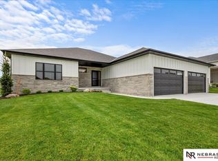 8825 Ranch Gate Rd, Lincoln, NE 68510