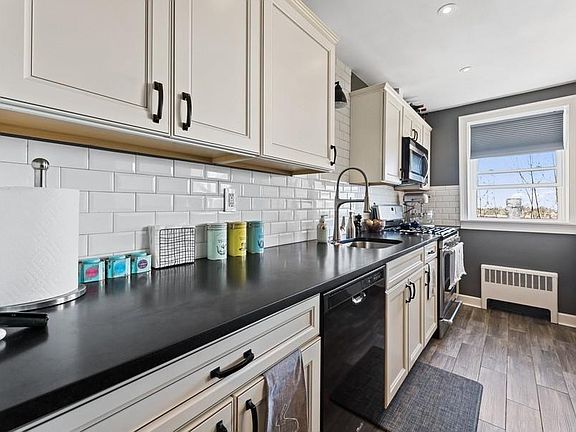 5th image of 2345 Linwood Ave APT 5B