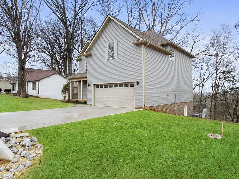 2125 Powell Rd — Photo 41