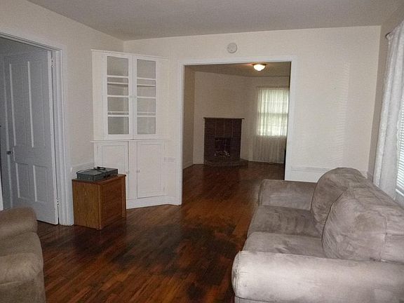 3rd image of 814 Lamont St