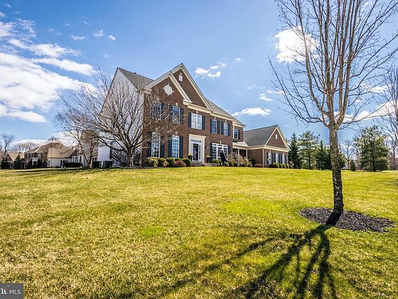 3rd image of 21 Plum Cir