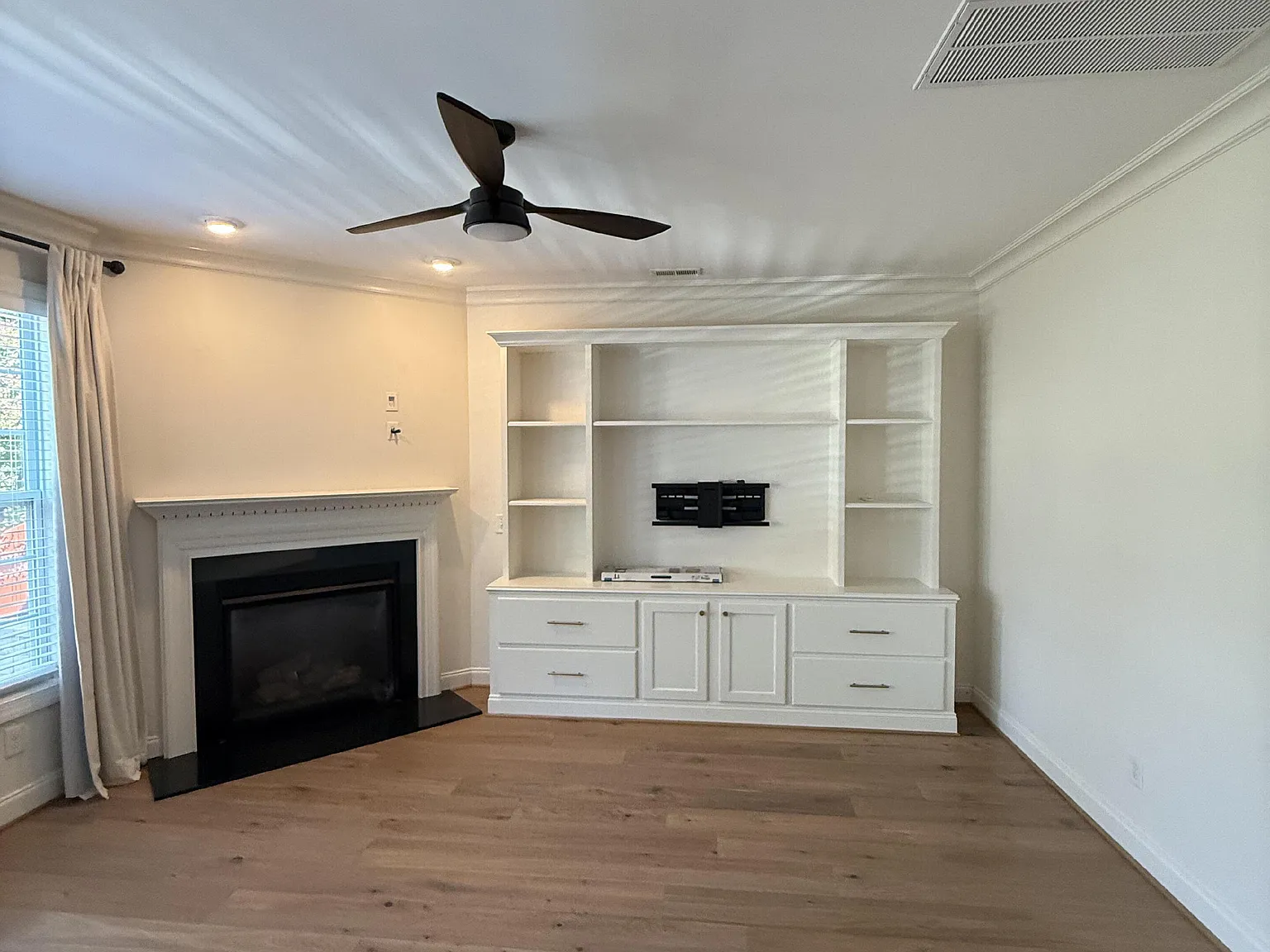 4 bed, 2.5 bath, 2750 sqft, $3,495 — Photo 3