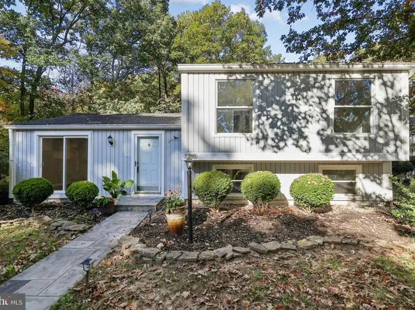 2288 Cocquina Dr, Reston, VA 20191