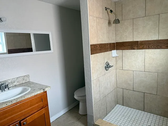 809 Lotus Ave — Photo 3