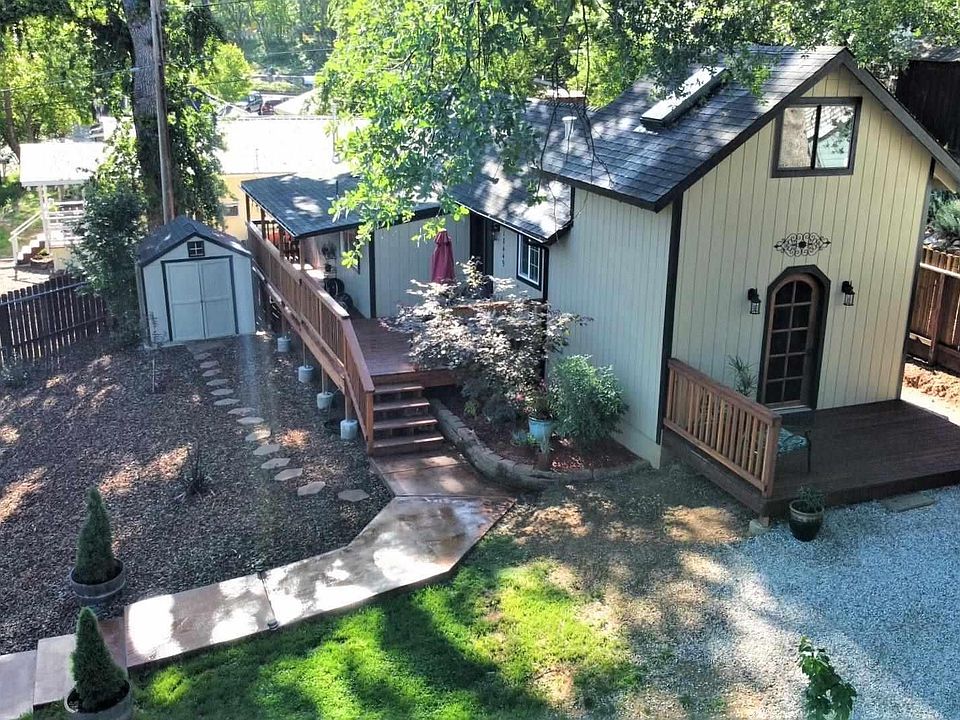 1st image of 18449 Elm Ave
