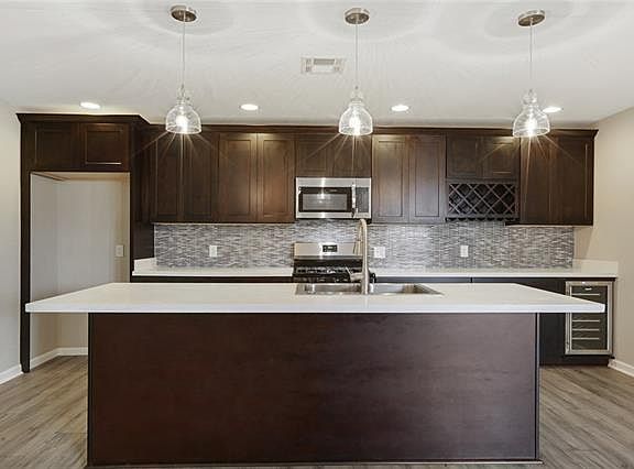 4th image of 7409 Edward St