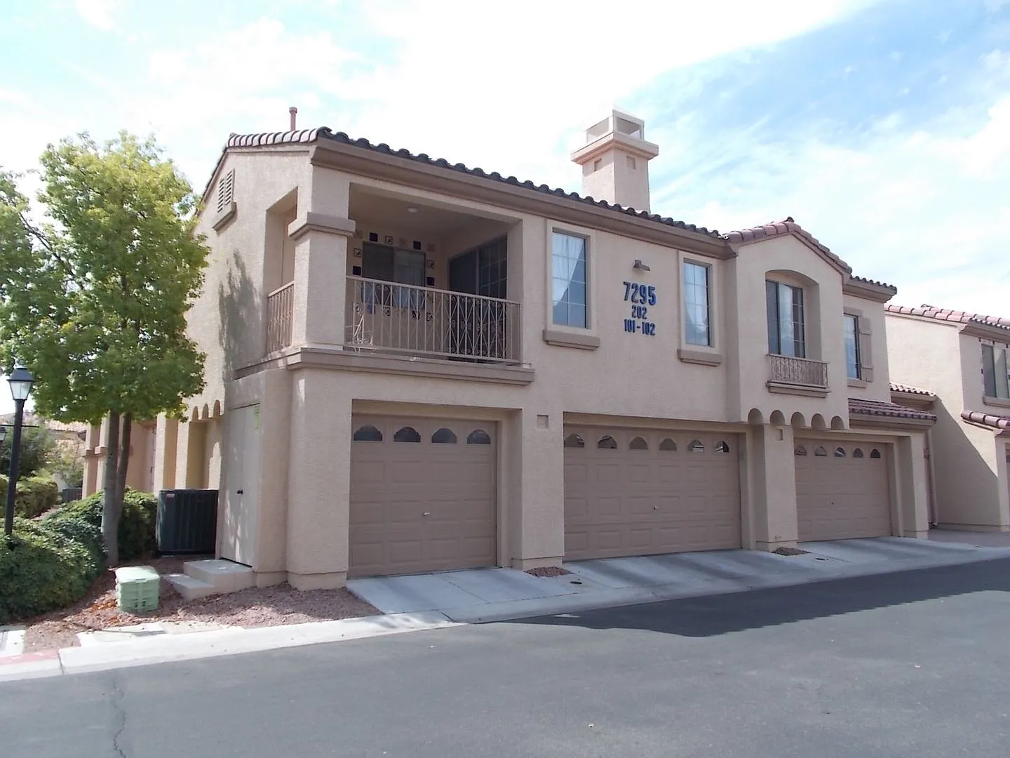 Move-In Ready 2BD/2BA Corner-Unit Condo in Guard-Gated Painted Desert! — Photo 2