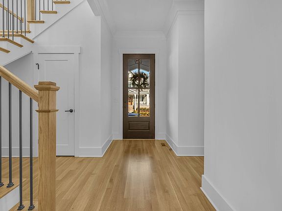 4th image of 3096 Long Branch Cir