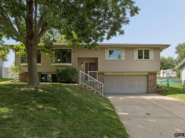 3210 S 130th Cir, Omaha, NE 68144
