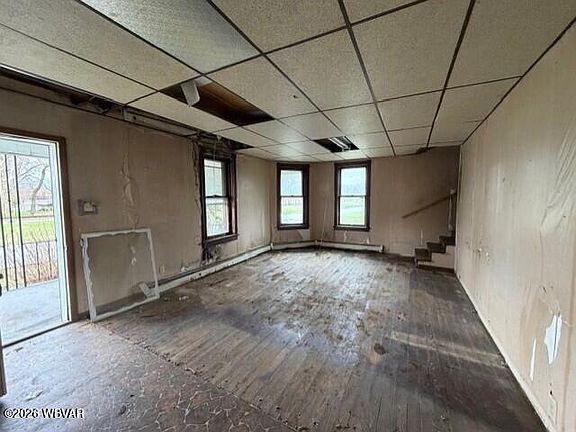 5th image of 250 Railroad St